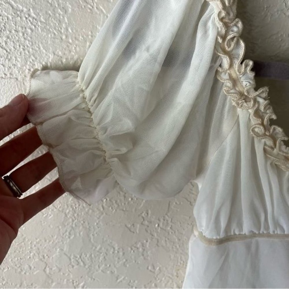 URBAN Outfitters Milkmaid Off Shoulder Cropped Blouse in White M Cottagecore - Picture 6 of 8
